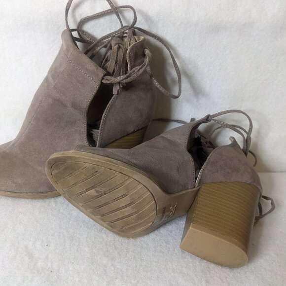 Qupid Women's Tan Faux Suede Tie Up Open Side Ankle Boot Size 6 - Picture 3 of 9